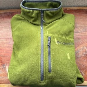 Men’s Columbia green sweater